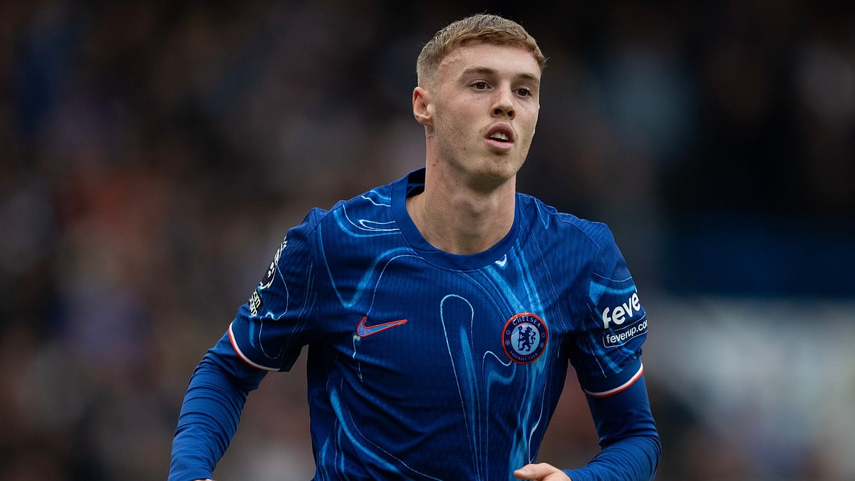 Injured Chelsea star Cole Palmer - null