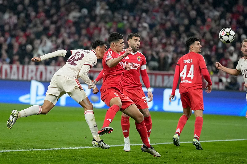UEFA Champions League soccer Bayern Munich and SL Benfica football match_Jamal Musiala