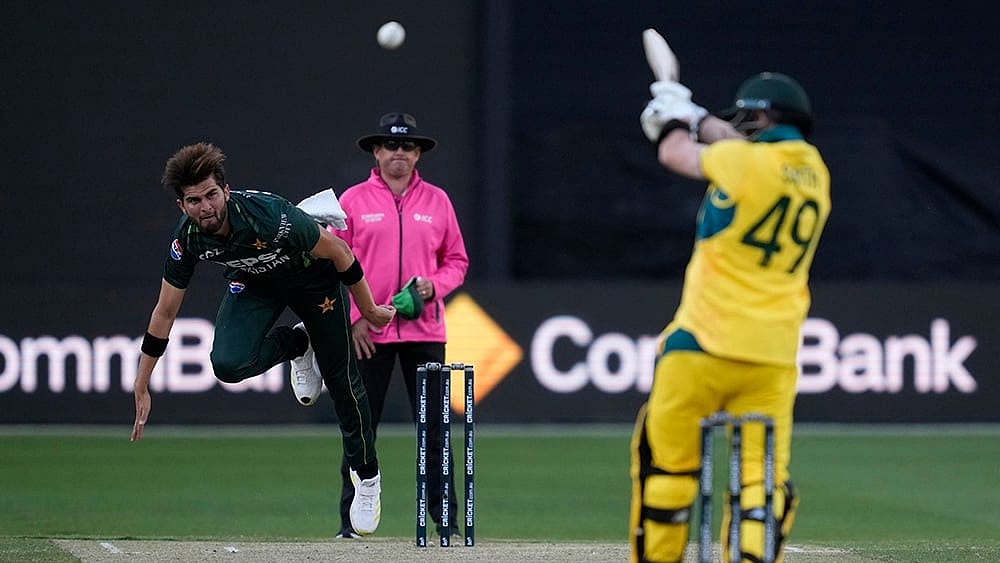 | Photo: AP/Asanka Brendon Ratnayake : Australia Vs Pakistan, 1st ODI: Pakistan's Shaheen Shah Afridi, left, bowls to Australia's Steve Smith