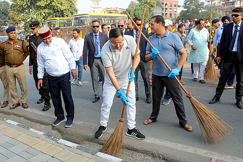 Cleaniness drive on U'khand foundation day's eve