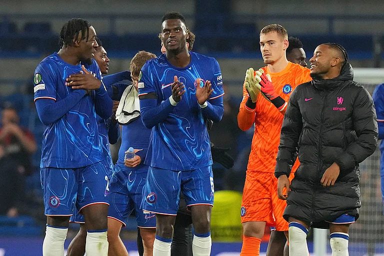 Europa Conference League: Chelsea's Axel Disasi, Benoit Badiashile and Chelsea's goalkeeper Filip Joergensen applaud after the match against FC Noah - | Photo: AP/Frank Augstein