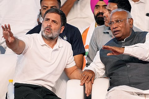 Mallikarjun Kharge with Rahul Gandhi during the Maharashtra Swabhiman rally