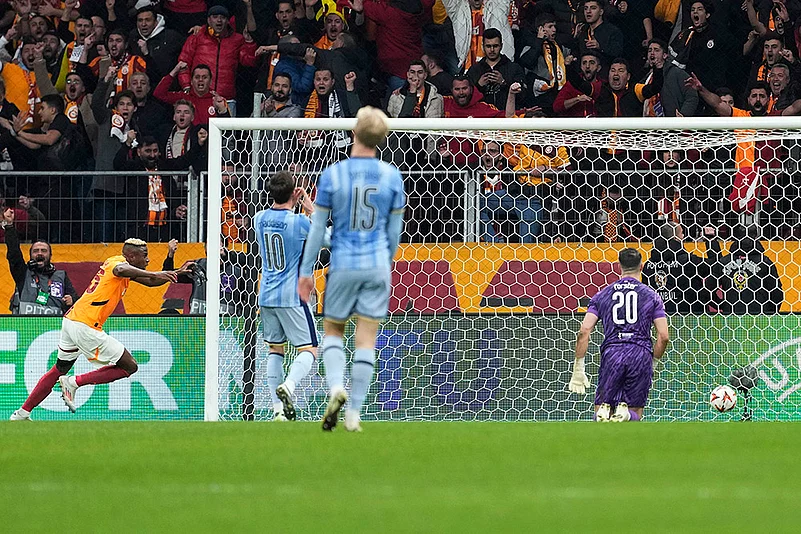 UEFA Europa League Galatasaray and Tottenham Hotspur football match photo_Victor Osimhen