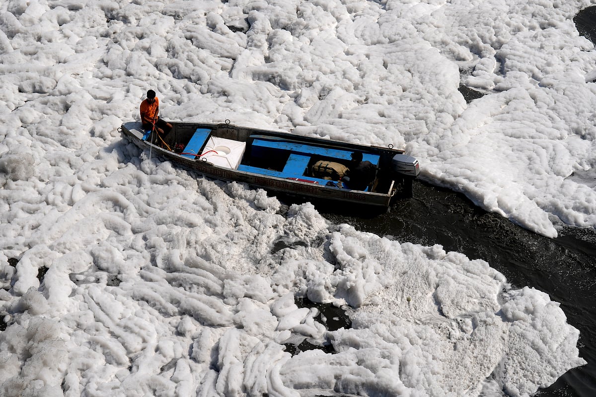 Pollutants and reduce the toxic foam at Kalindi Kunj 