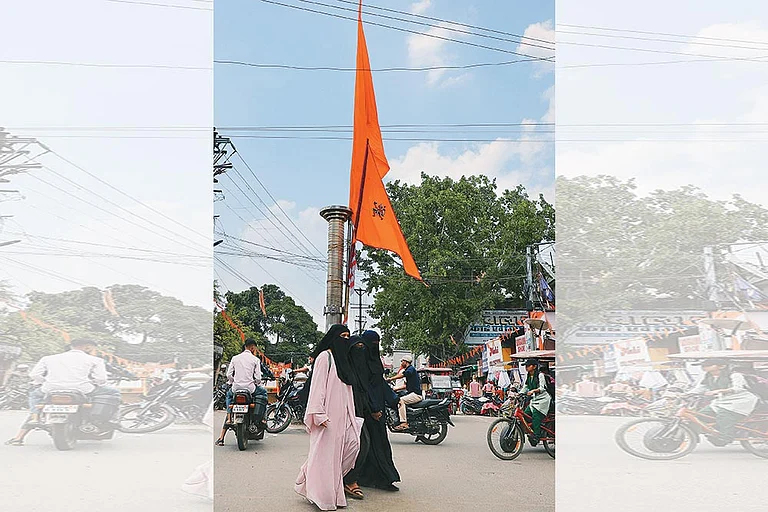 Election Fever: A view of Jhanda Chowk at Hazaribagh in Jharkhand - | Photo: Suresh K. Pandey