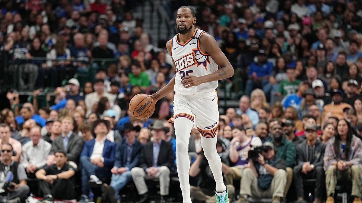 Kevin Durant #35 of the Phoenix Suns dribbles the ball during the game against the Dallas Mavericks on November 6, 2024 at the American Airlines Center in Dallas, Texas.