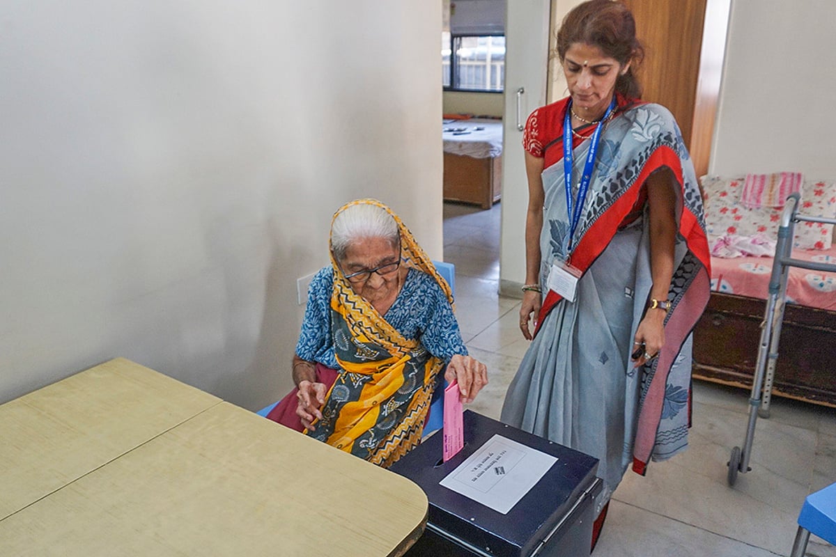 Home voting for elderly for Maharashtra polls