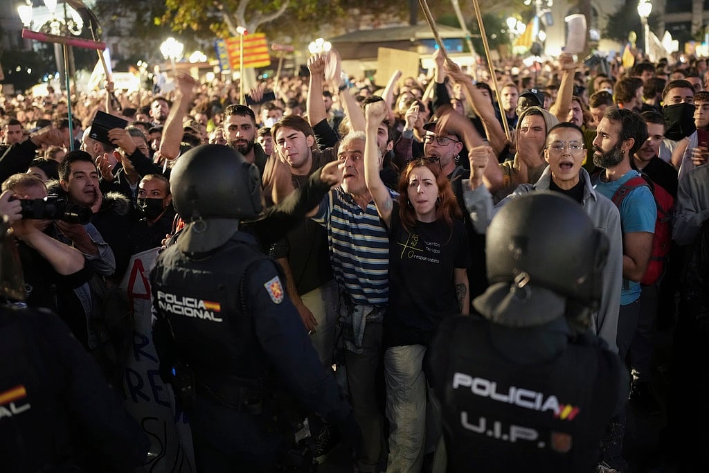 | Photo: AP : Thousands Call For Resignation Of Valencia Leader for Bungling Flood Response