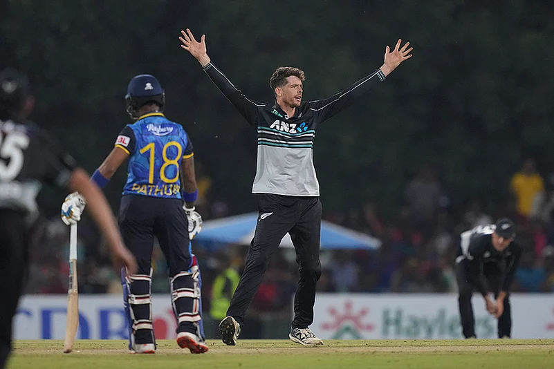 Sri Lanka vs New Zealand 1st T20I Cricket in Dambulla_Mitchell Santner