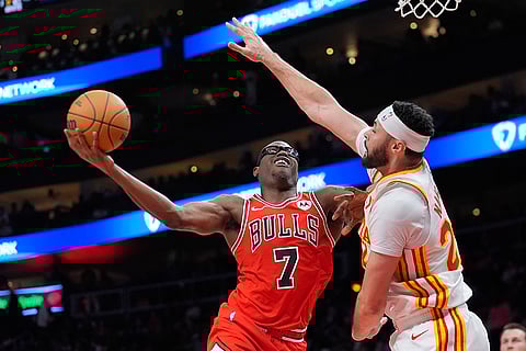 NBA: Bulls forward Jalen Smith (7) takes a shot against Hawks forward Larry Nance Jr.