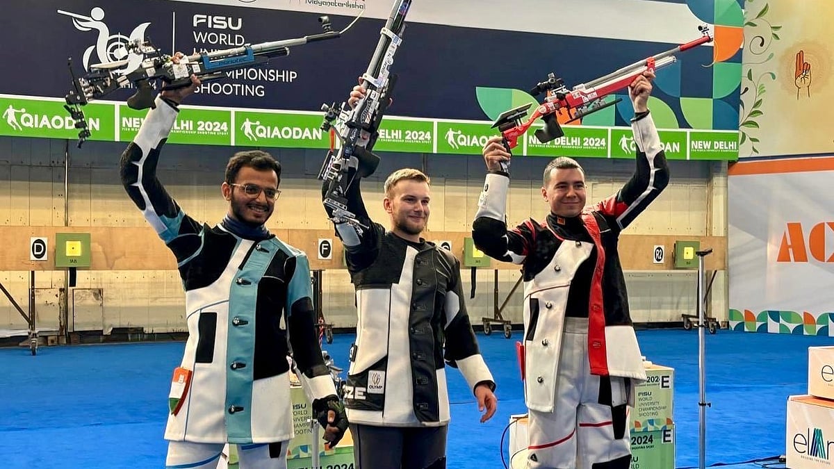 X : Rameshbhai (left), who hails from Gujarat, missed the gold medal to Czech Republic's Jiri Privratsky by just 0.1 point, scoring 252.1 in the final. 