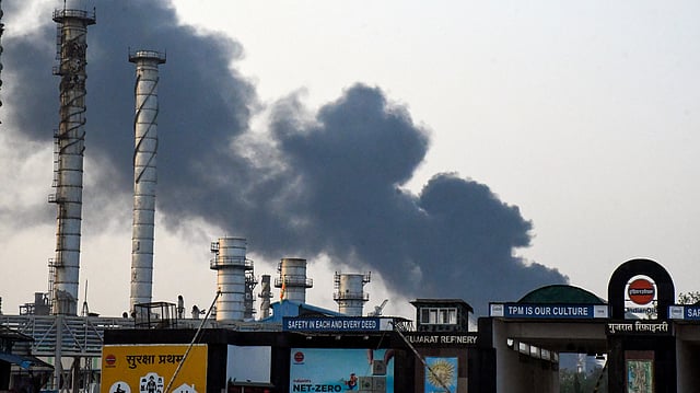 Major Fire Erupts At Factory In Gujarat’s Bharuch, Thick Smoke Covers Area