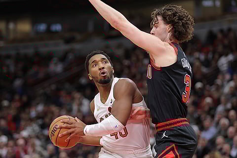 NBA Cavaliers vs Bulls: Bulls guard Josh Giddey guards Cavaliers guard Donovan Mitchell