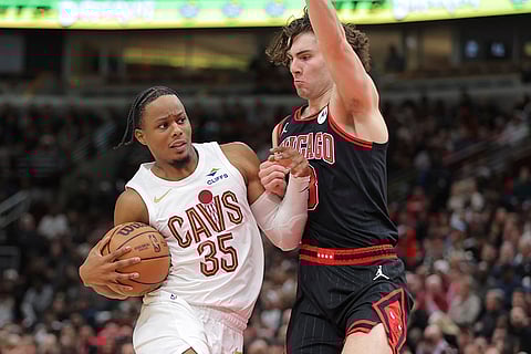 NBA Cavaliers vs Bulls: Bulls guard Josh Giddey guards Cavaliers forward Isaac Okoro