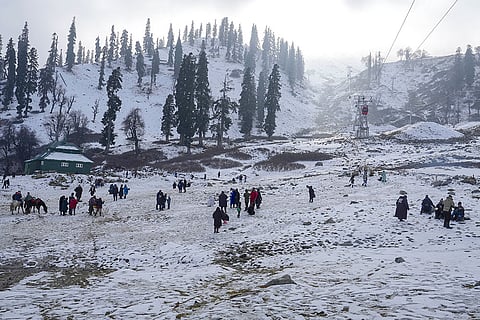 Weather: Snowfall in Gulmarg