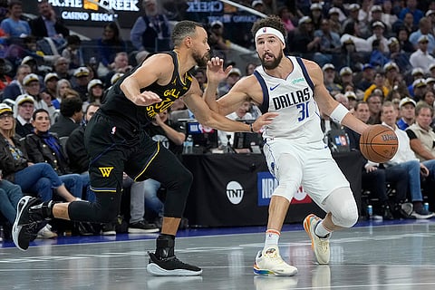 NBA Cup: Mavericks guard Klay Thompson (31) drives to the basket against Warriors guard Stephen Curry