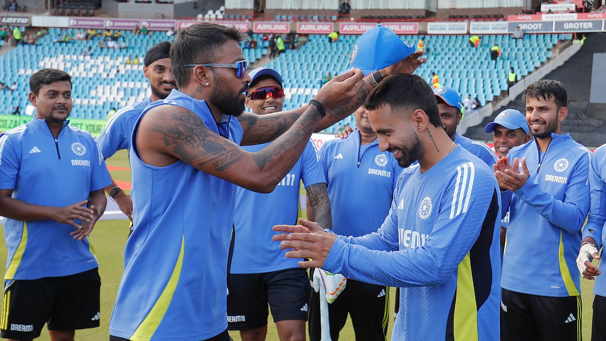 X/BCCI : Ramandeep Singh getting debut India cap by Hardik Pandya.