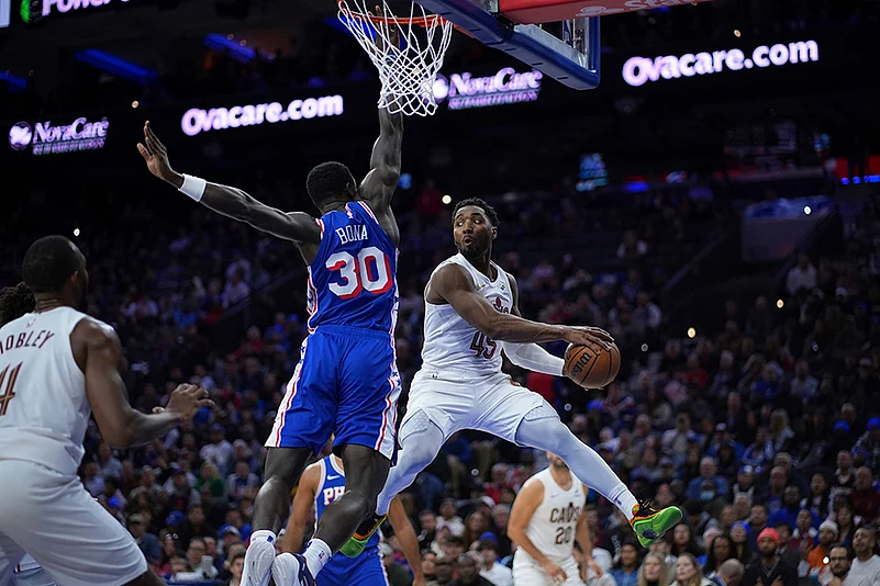 Cleveland Cavaliers vs Philadelphia 76ers NBA basketball match photo gallery_Donovan Mitchell