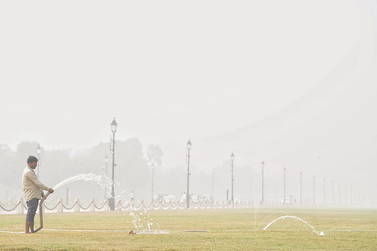 Air pollution in North India, smoggy weather_Dense fog in Delhi