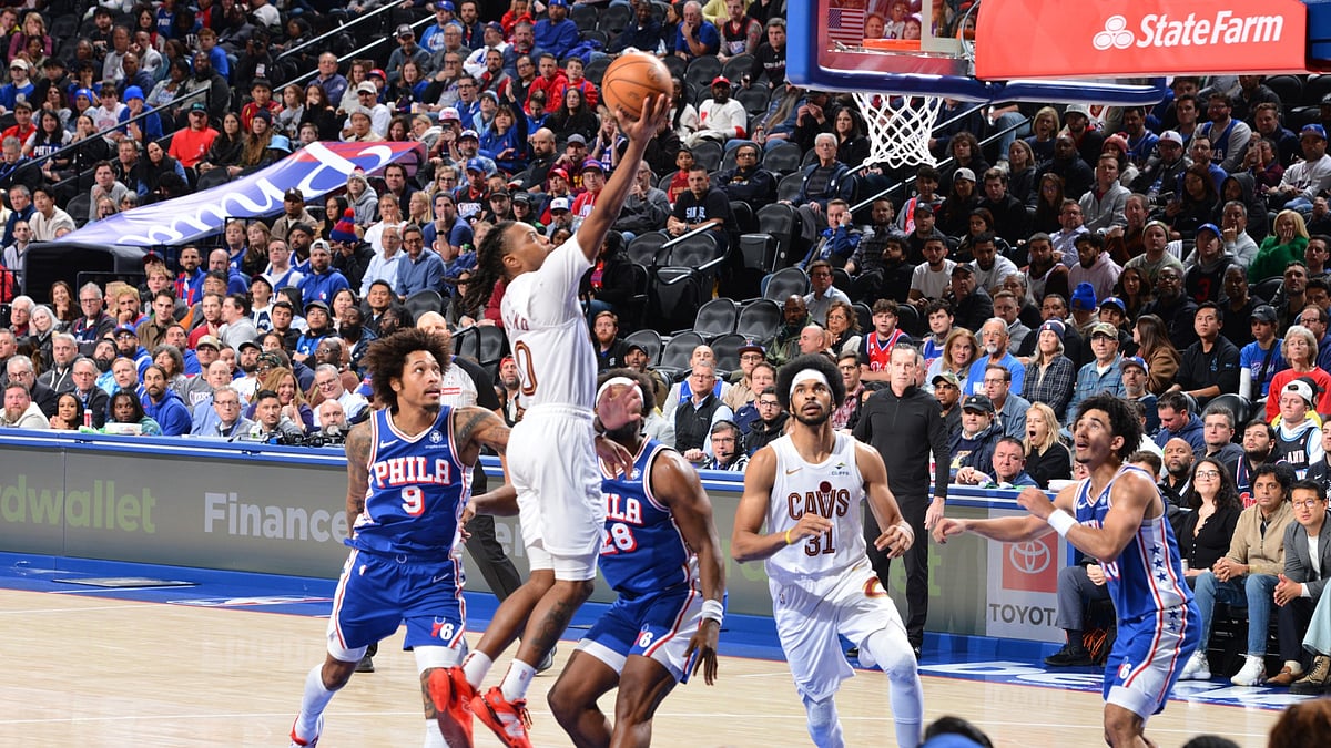 Darius Garland #10 of the Cleveland Cavaliers drives to the basket during the game against the Philadelphia 76ers on November 13, 2024 at the Wells Fargo Center in Philadelphia, - null