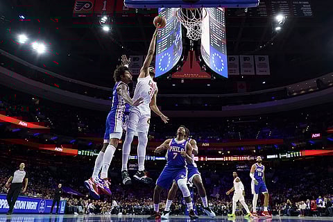 NBA: Cavaliers' Jarrett Allen (31) goes up for a shot against 76ers' Kelly Oubre Jr. (9)