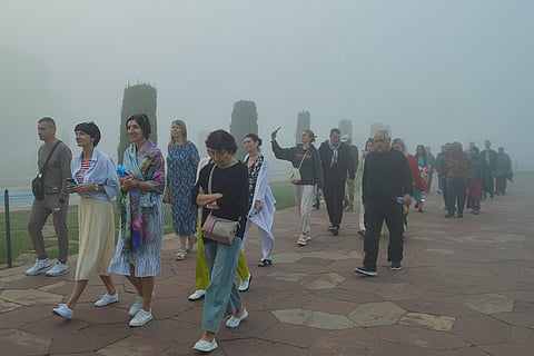 Weather: Fog in Agra