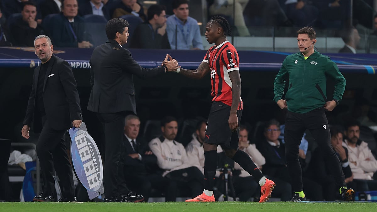 AC Milan head coach Paulo Fonseca with Rafael Leao.