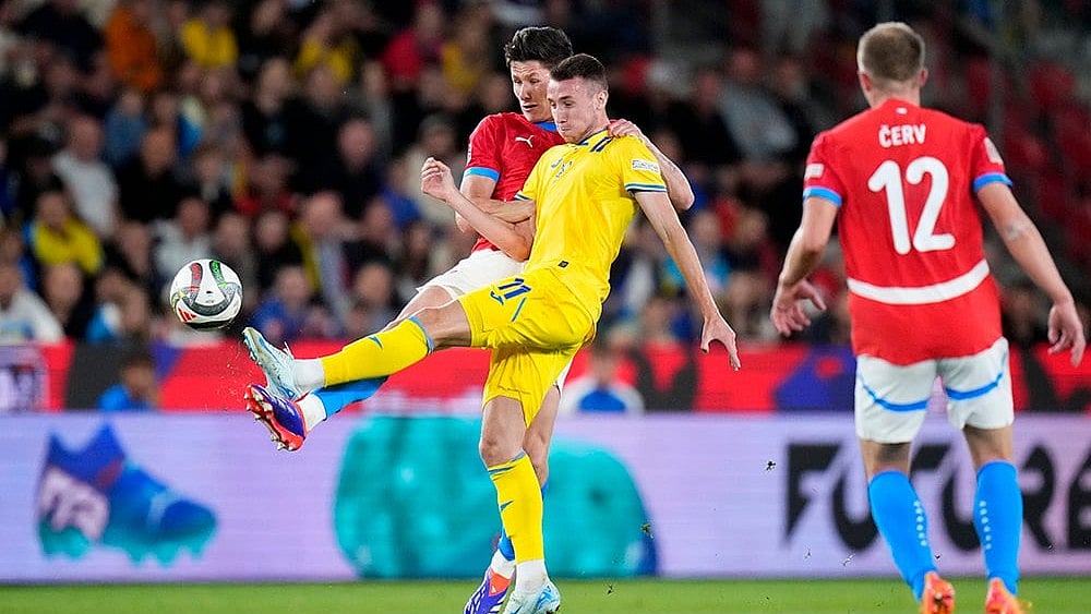 | Photo: AP/Petr David Josek : UEFA Nations League, Czech Republic vs Ukraine: Czech Republic's Martin Vitik, left, vies for the ball with Ukraine's Vladyslav Vanat