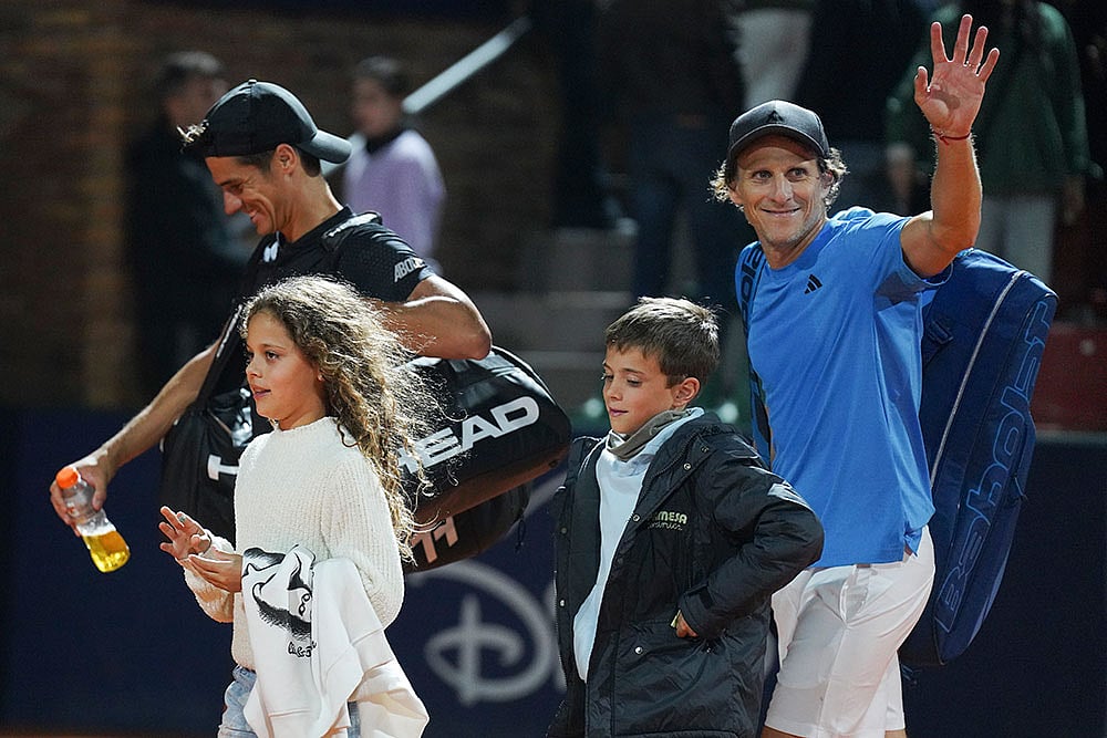 | Photo: AP/Matilde Campodonico : Uruguay Tennis Diego Forlan 