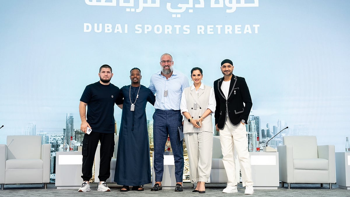 X/harbhajan_singh : Harbhajan Singh (far right) posing with the stars at the event.