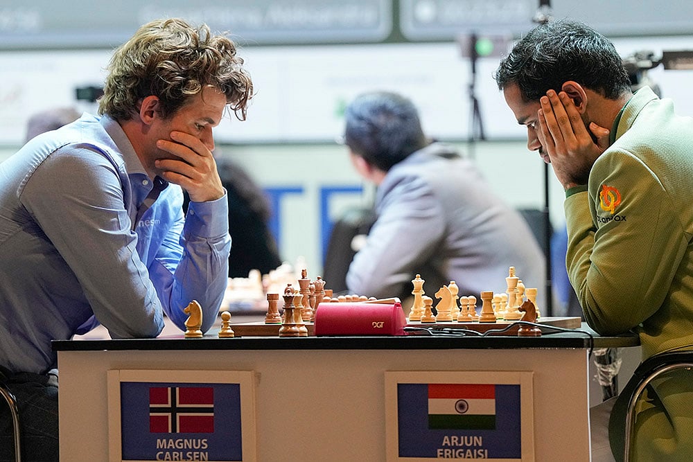 | Photo: AP/Swapan Mahapatra : Tata Steel Chess India Rapid, Day 2: Magnus Carlsen of Norway plays against Indian Grand Master Arjun Erigaisi 