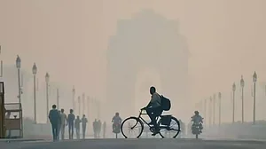 PTI : Air quality continues to remain in severe zone in Delhi
