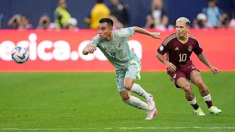 CONMEBOL 2024 Copa America Soccer Venezuela vs Mexico Photos_9