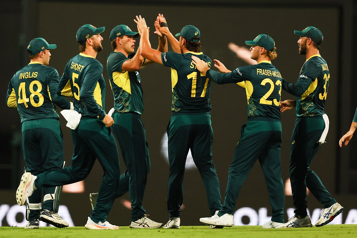  (AP Photo/Tertius Pickard) : Australian players celebrate after dismissing Pakistan's Sahibzada Farhan during the T20 cricket international between Pakistan and Australia at the Gabba in Brisbane, Australia, Thursday, Nov. 14, 2024.