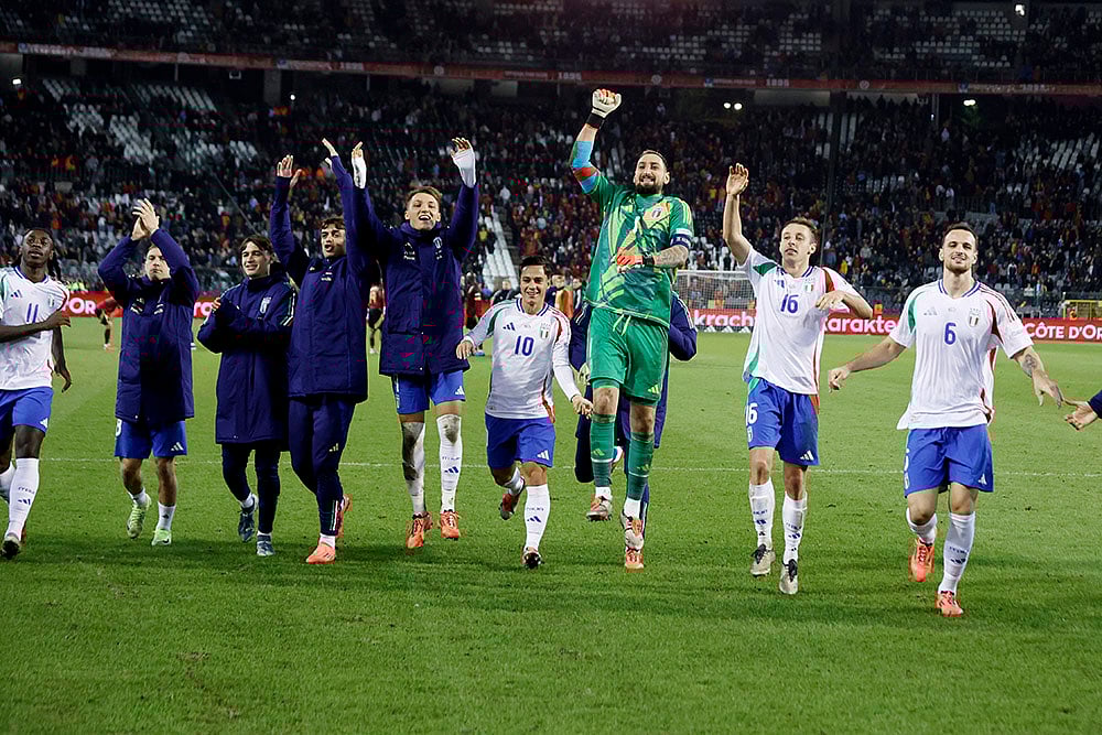 | Photo: AP/Omar Havana : UEFA Nations League soccer: Italy's goalkeeper Gianluigi Donnarumma, center, celebrates after the match