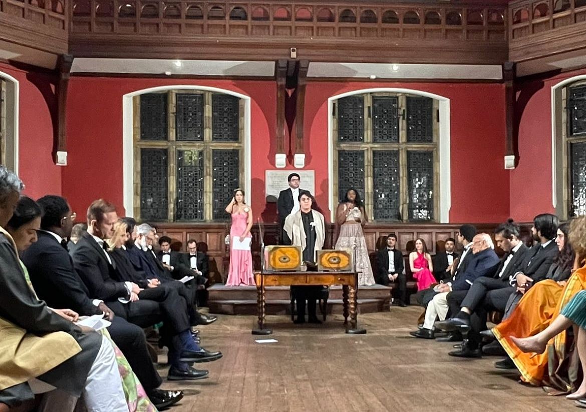X/Oxford Union :  Oxford Union debate over Kashmir |
