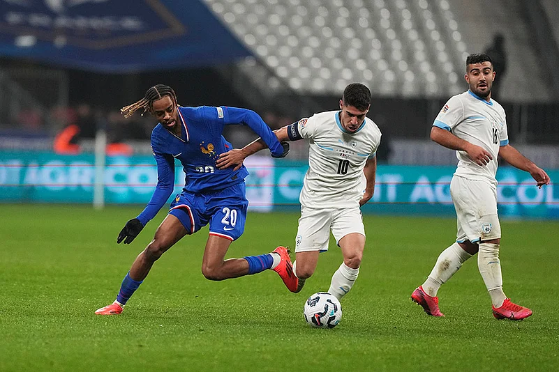 UEFA Nations League football match France vs Israel soccer photos_Bradley Barcola