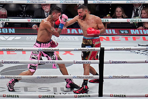 Barrios vs Ramos Boxing: Abel Ramos lands a right to Mario Barrios