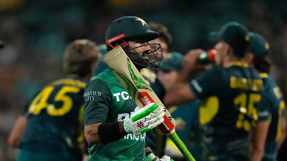 AP Photo/Rick Rycroft : Pakistan's captain Mohammad Rizwan leaves the field after losing his wicket during the T20 international cricket match between Australia and Pakistan in Sydney.