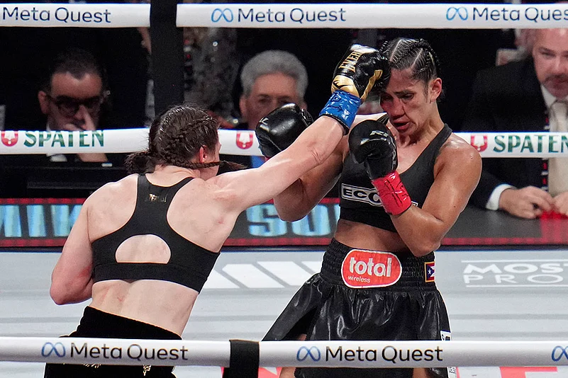 Amanda Serrano vs Katie Taylor womens junior welterweight title bout in texas_4