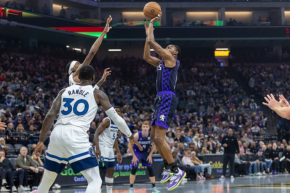 | Photo: AP/Sara Nevis : NBA: Kings guard De'Aaron Fox (5) makes a jump shot over Timberwolves forward Jaden McDaniels