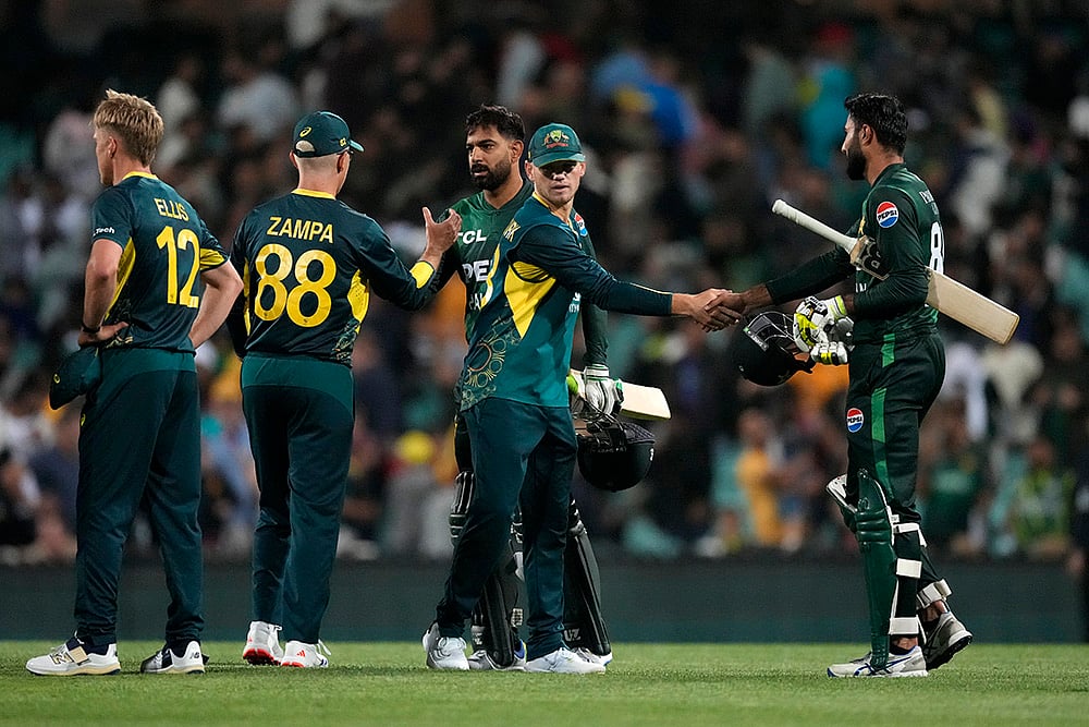 | Photo: AP/Rick Rycroft : AUS vs PAK 2nd T20I: Australia's Jake Fraser-McGurk shakes hands with Pakistan's Irfan Khan