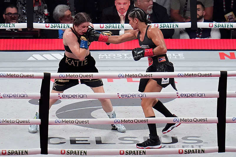 Amanda Serrano vs Katie Taylor womens junior welterweight title bout in texas_3