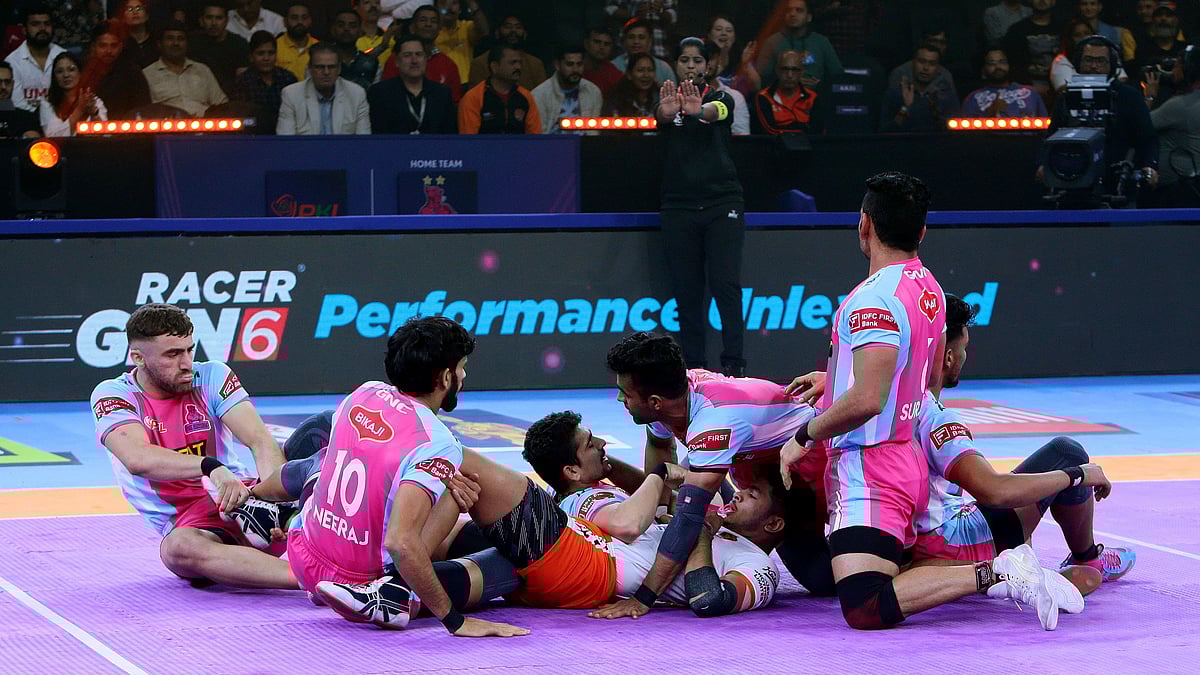 Pro Kabaddi League : Pink Panthers in action against Paltan in PKL 11.