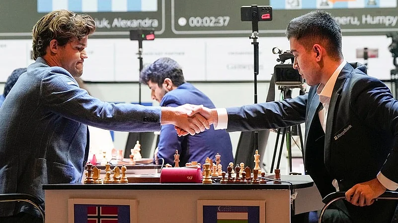 Tata Steel Chess India Rapid Day 3 photo_Magnus Carlsen vs GM Nodirbek Abdusattarov