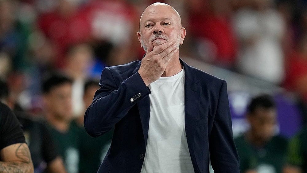 | Photo: AP/John Raoux : Bolivia's coach Antonio Carlos Zago.