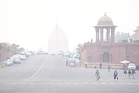 Suresh K Pandey  : Delhi recorded its worst air quality of the year on Saturday, crossing the earlier peak of 428 logged on November 11. 