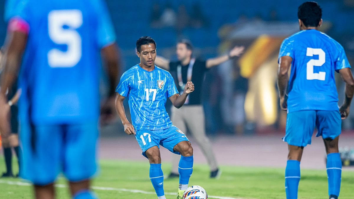 X/ @IndianFootball : Lallianzuala Chhangte in action against Malaysia.