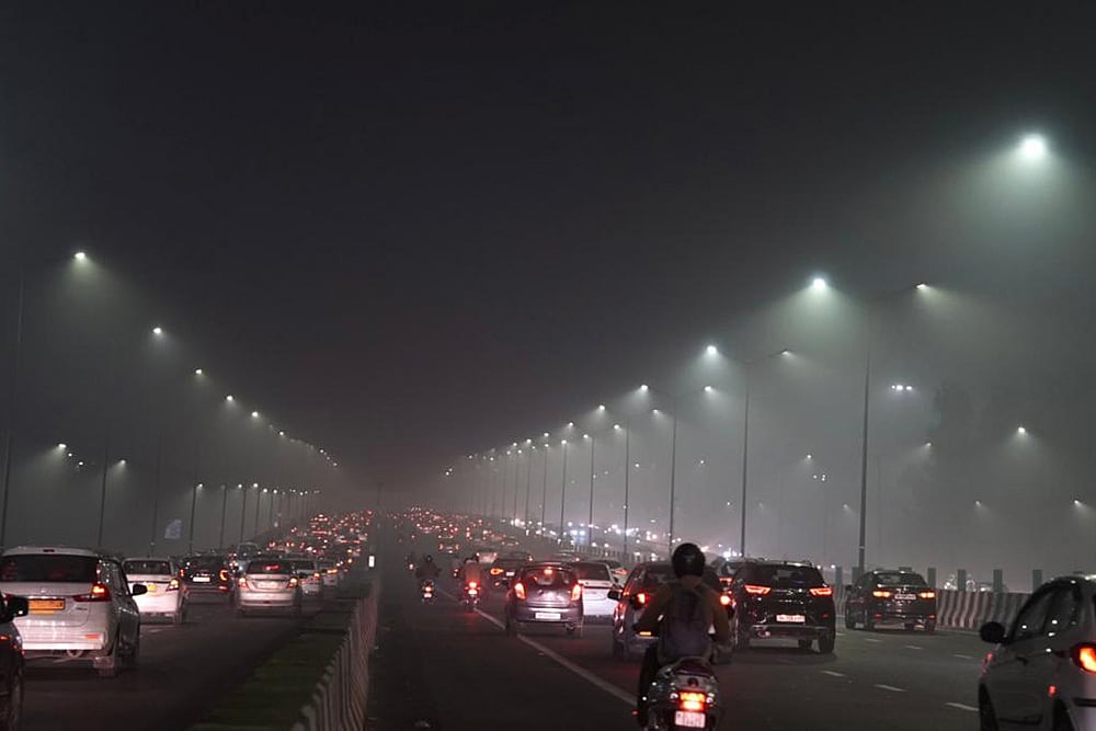 | Photo: Tribhuvan Tiwari/Outlook : Air Pollution: Low visibility in Delhi