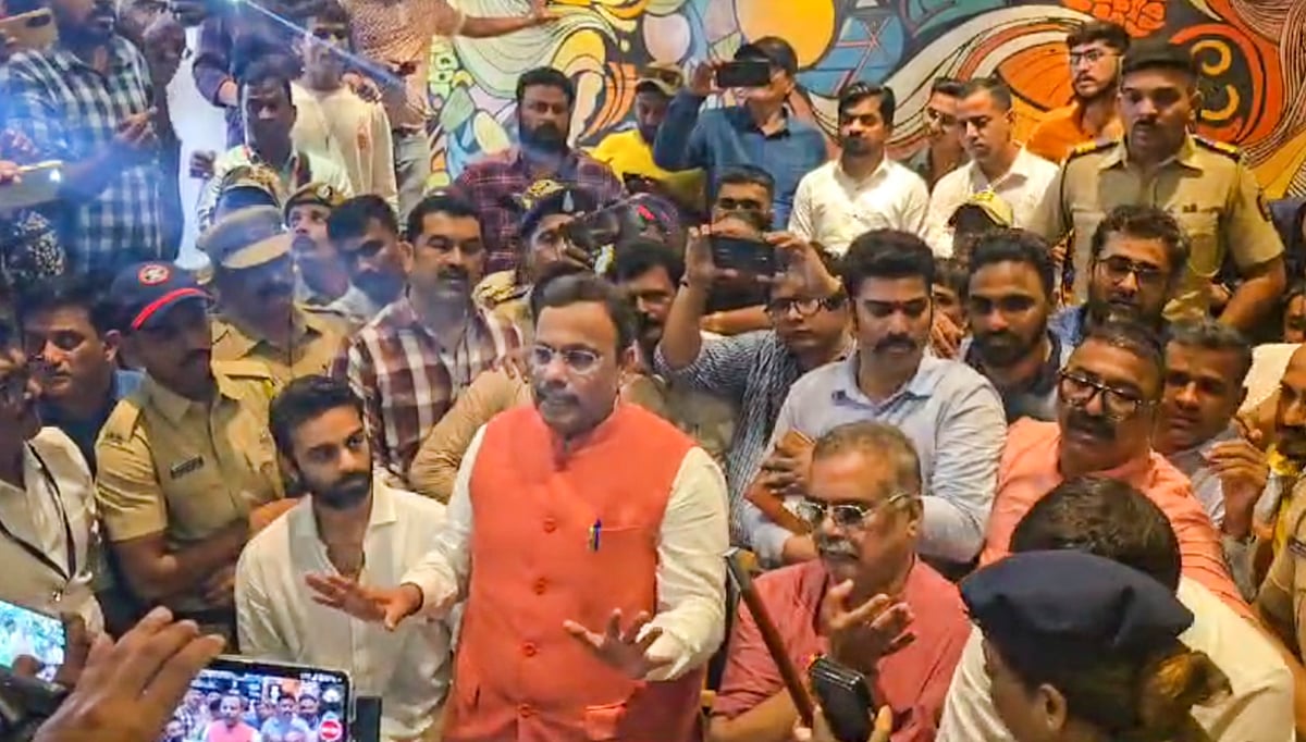PTI : BJP leader Vinod Tawde (in orange jacket) tries to explain the case to the media after BVA workers gheraoed Tawde for allegedly distributing cash to influence voters a day before Maharashtra Assembly polls, at a hotel in Virar near Mumbai, Tuesday, Nov. 19, 2024.